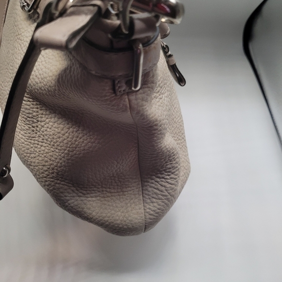 Coach signature leather handbag with hang tags - Picture 11 of 14